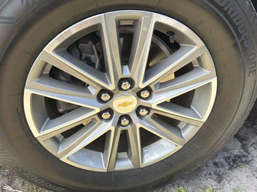 Summit White 2023 Chevrolet Traverse LT Cloth