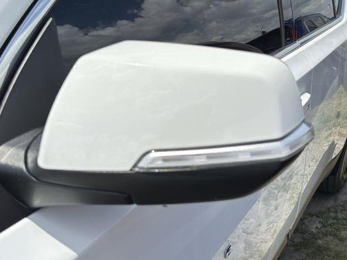 Summit White 2023 Chevrolet Traverse LT Cloth
