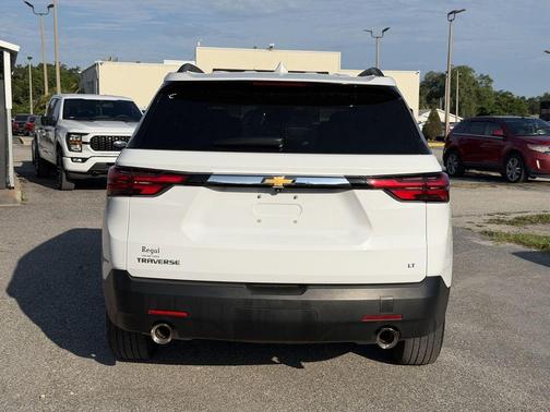 Summit White 2023 Chevrolet Traverse LT Cloth