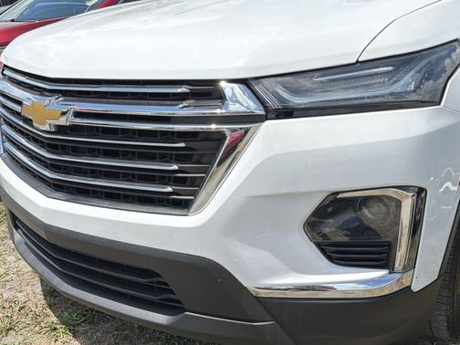 Summit White 2023 Chevrolet Traverse LT Cloth