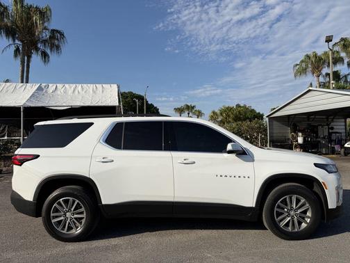 Summit White 2023 Chevrolet Traverse LT Cloth