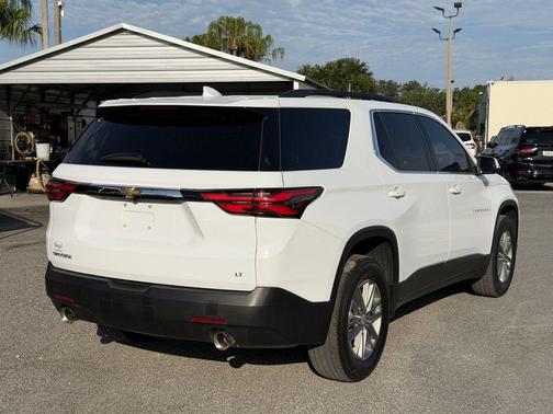 Summit White 2023 Chevrolet Traverse LT Cloth