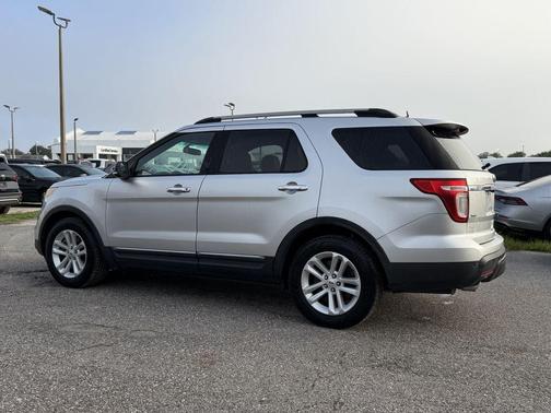 Ingot Silver 2014 Ford Explorer XLT