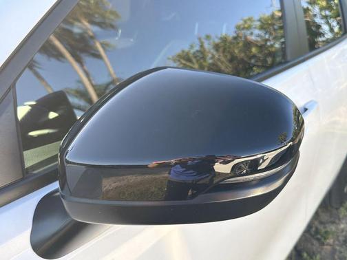 Platinum White Pearl 2024 Honda HR-V Sport
