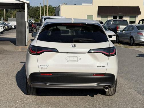 Platinum White Pearl 2024 Honda HR-V Sport