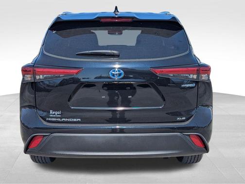 2023 Toyota Highlander Hybrid Bronze Edition