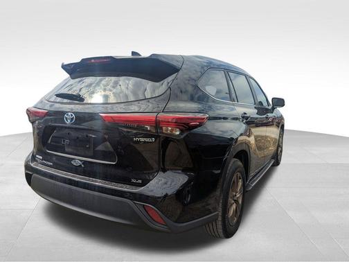 2023 Toyota Highlander Hybrid Bronze Edition