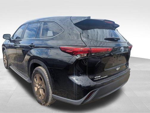 2023 Toyota Highlander Hybrid Bronze Edition