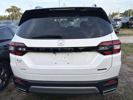 White Diamond Pearl 2025 Honda Pilot Touring