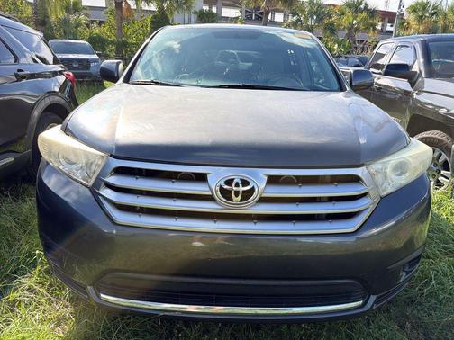 Magnetic Gray Metallic 2013 Toyota Highlander Base