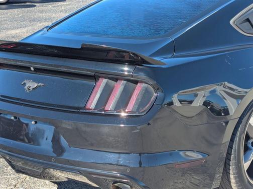 2016 Ford Mustang V6