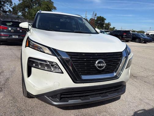 White 2022 Nissan Rogue SL