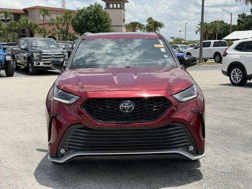 Ruby Flare Pearl 2023 Toyota Highlander XSE