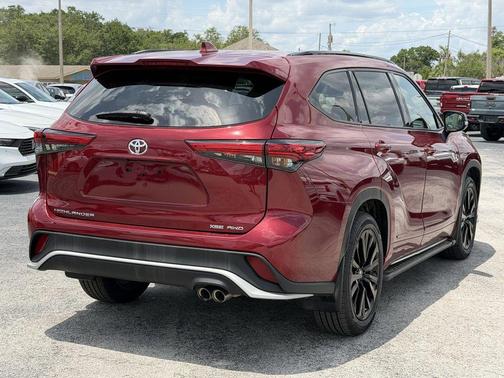 Ruby Flare Pearl 2023 Toyota Highlander XSE