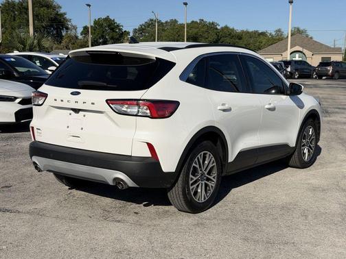 White Metallic 2022 Ford Escape SEL