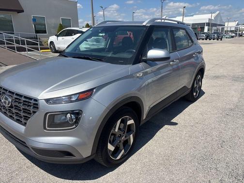 2024 Hyundai VENUE SEL