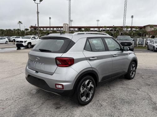 2024 Hyundai VENUE SEL