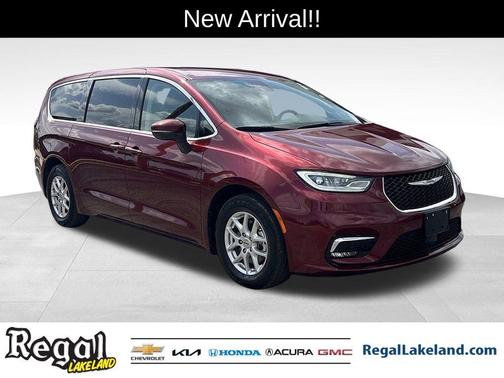 2023 Chrysler Pacifica Touring-L