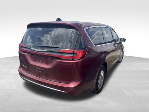 2023 Chrysler Pacifica Touring-L