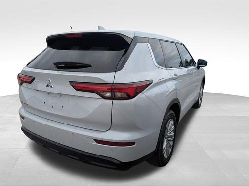 2023 Mitsubishi Outlander ES