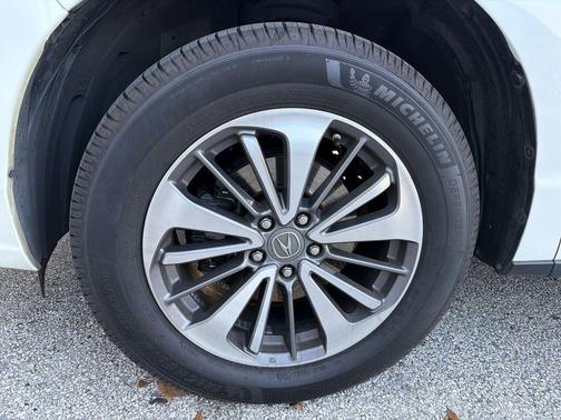 White 2017 Acura RDX Advance Package