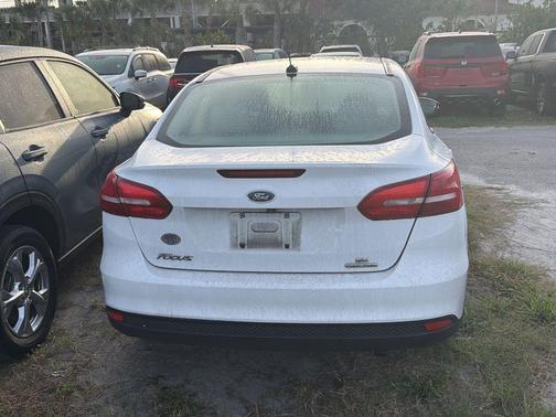 Oxford White 2015 Ford Focus SE