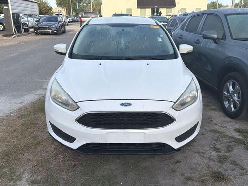 Oxford White 2015 Ford Focus SE