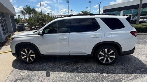 White 2024 Honda Pilot Touring