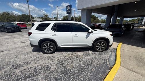 White 2024 Honda Pilot Touring