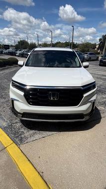 White 2024 Honda Pilot Touring