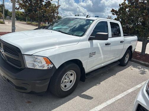 Bright White Clearcoat 2022 RAM 1500 Classic Tradesman