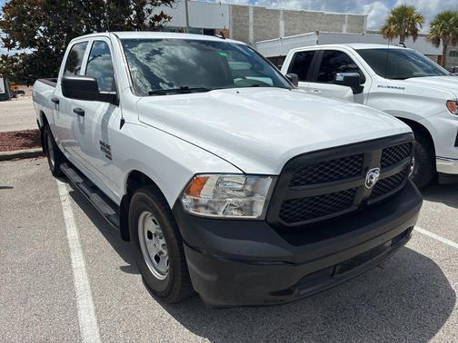 Bright White Clearcoat 2022 RAM 1500 Classic Tradesman