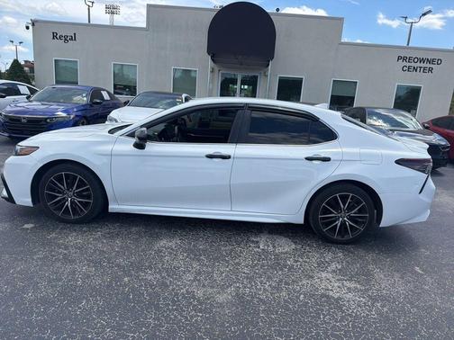 Super White 2021 Toyota Camry SE