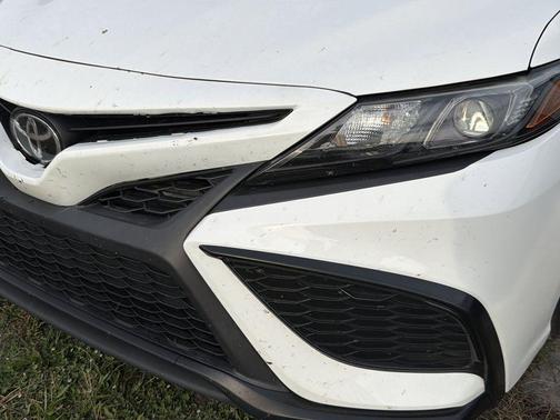 Super White 2021 Toyota Camry SE