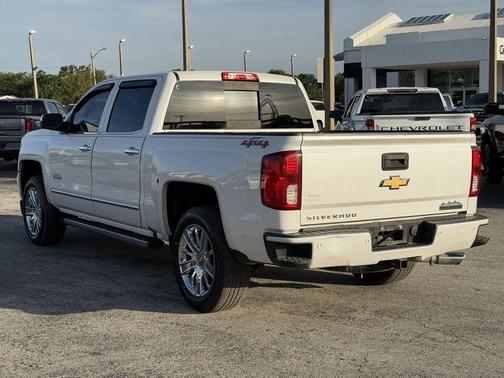 Iridescent Pearl Tricoat 2017 Chevrolet Silverado 1500 High Country