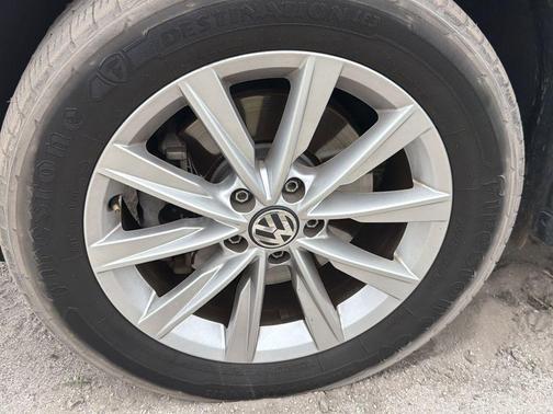 Pacific Blue 2018 Volkswagen Tiguan Limited 2.0T