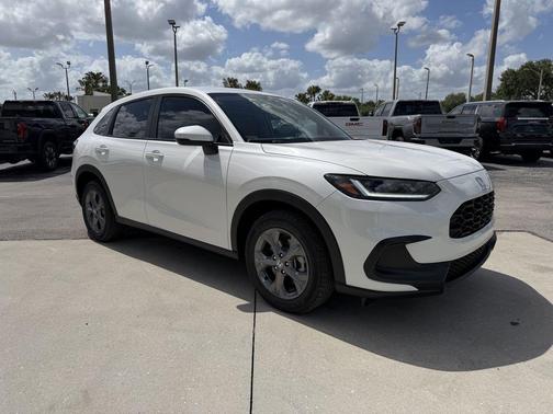 Platinum White Pearl 2026 Honda HR-V LX