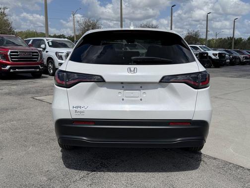Platinum White Pearl 2026 Honda HR-V LX