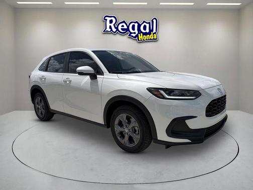 Platinum White Pearl 2026 Honda HR-V LX