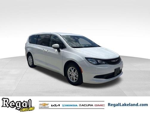 2023 Chrysler Voyager LX