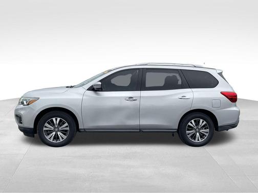 2017 Nissan Pathfinder SV