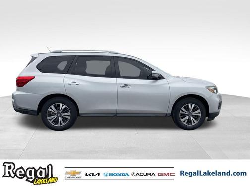 2017 Nissan Pathfinder SV