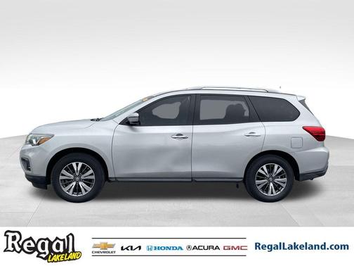 2017 Nissan Pathfinder SV