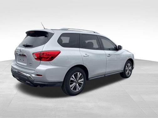 2017 Nissan Pathfinder SV