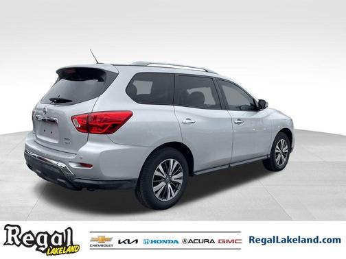 2017 Nissan Pathfinder SV