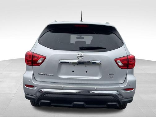 2017 Nissan Pathfinder SV