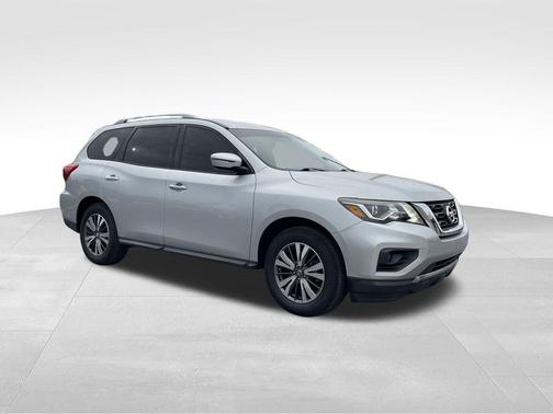 2017 Nissan Pathfinder SV