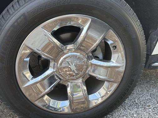 Iridescent Pearl Tricoat 2019 Chevrolet Tahoe Premier