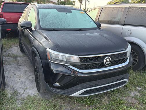 Deep Black Pearl Effect 2022 Volkswagen Taos 1.5T SE