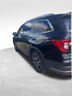 2022 Honda Pilot Touring 8-Passenger